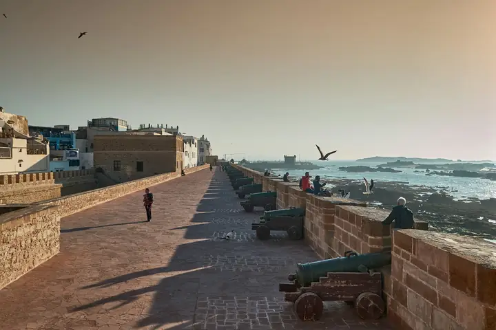 Mura di Essaouira di fronte all’oceano